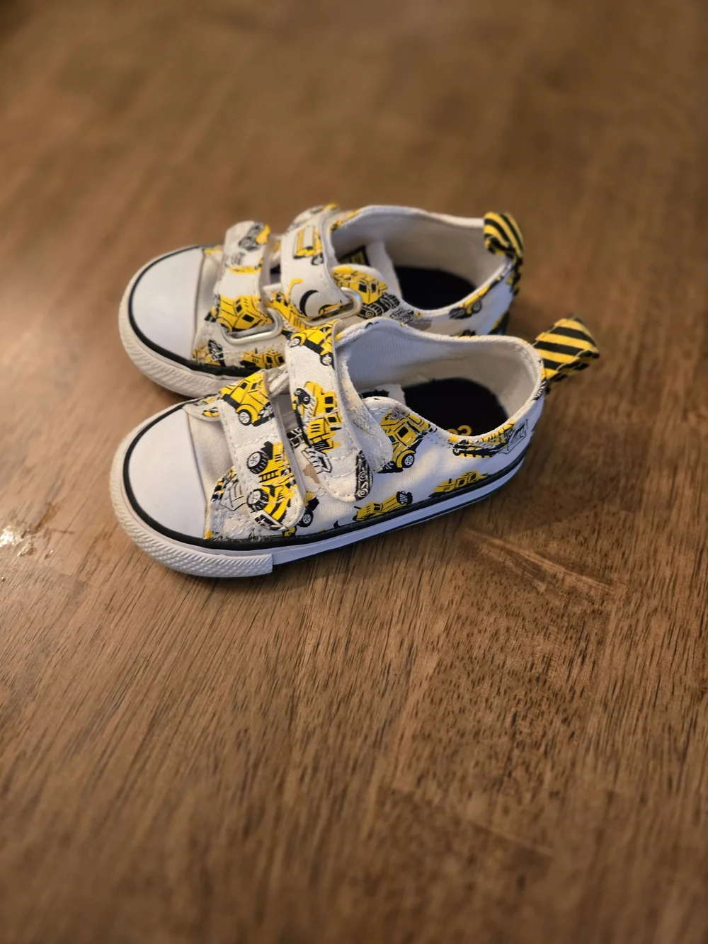 Converse Kids' White & Yellow Construction Print Velcro Sneakers